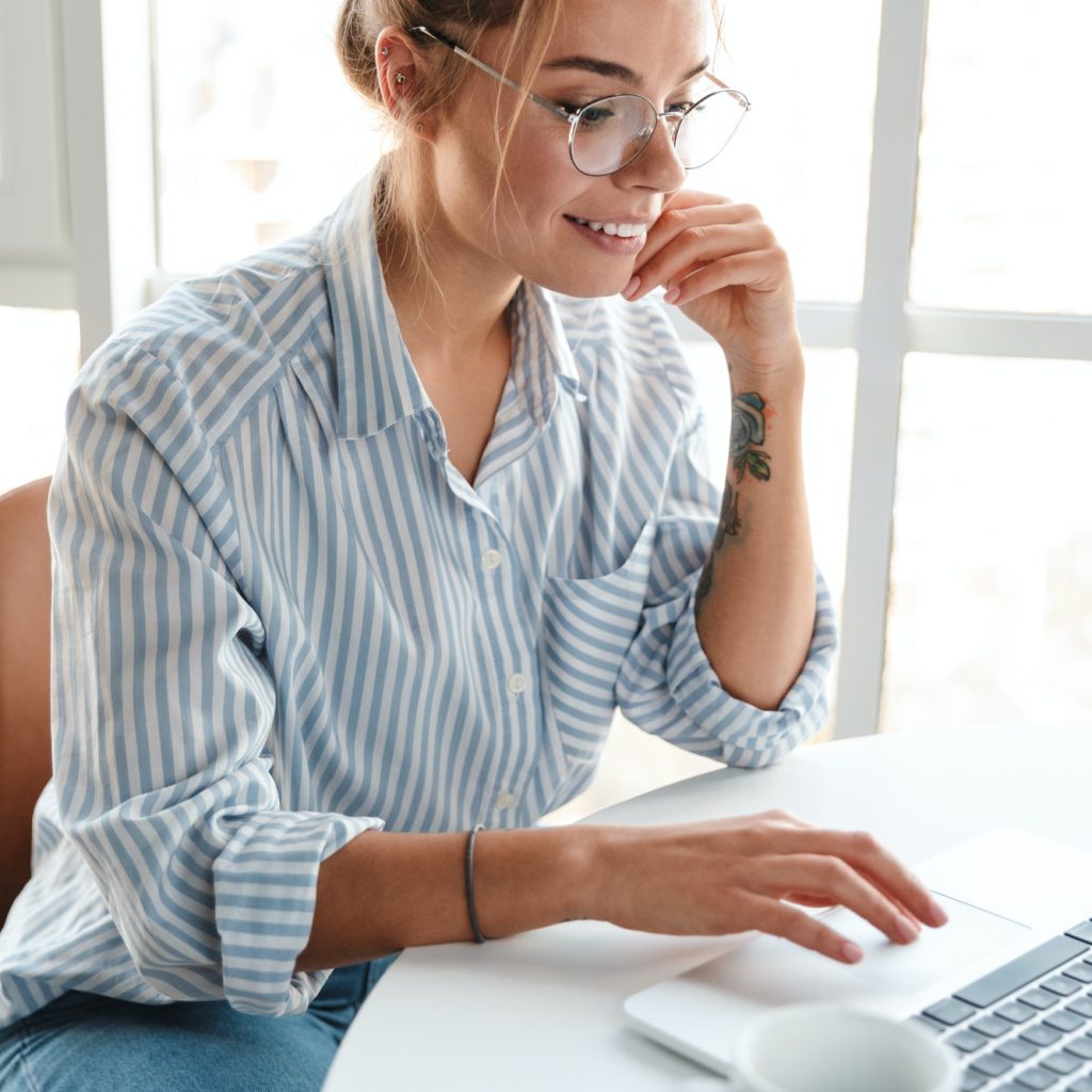 smiling-young-businesswoman-working-on-laptop-computer.jpg